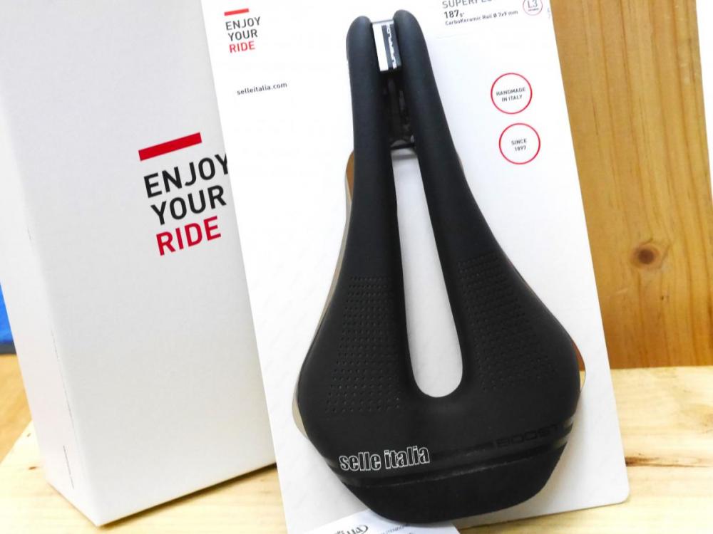 Selle Italia  NOVUS BOOST CARBON SUPERFLOW 【半額!】